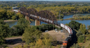 The Bismarck-Mandan Rail Bridge spans the Missouri River between Bismarck, N.Dak., and Mandan, N.Dak. (Bruce Kelly)
